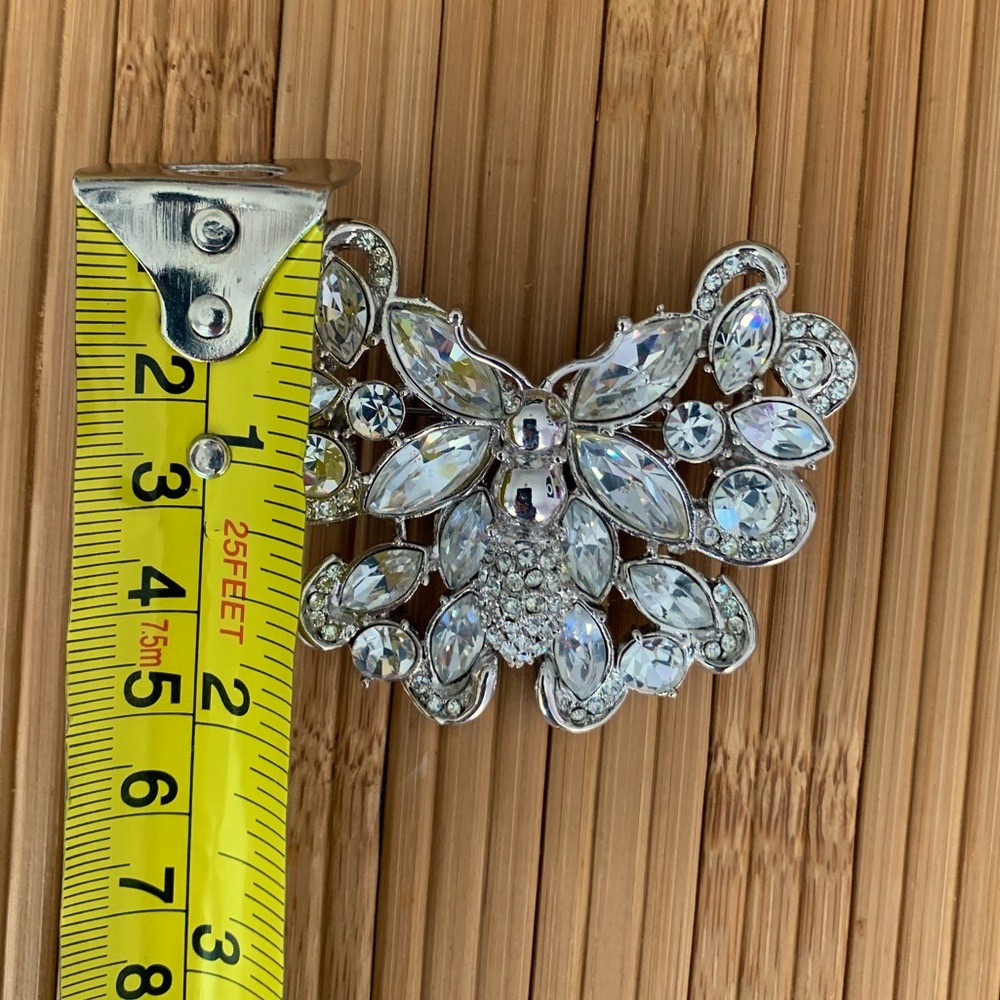 Fashion Butterfly Pin Brooch Silver Tone Clear Glass Rhinestones Costume Jewerly - Picture 8 of 8